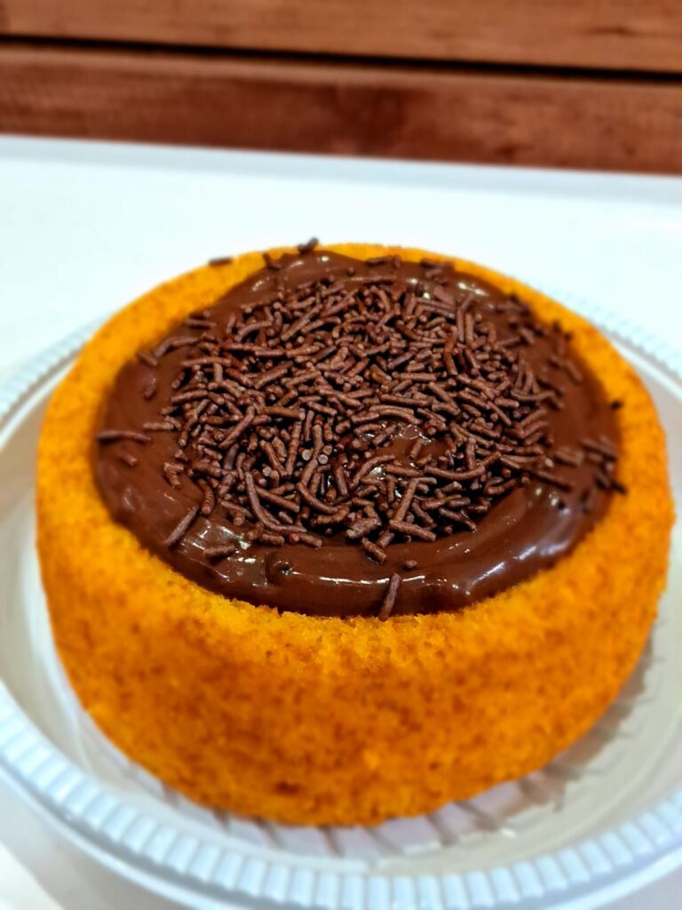 Bolo Piscininha Artesanal de Cenoura com Brigadeiro - Pequeno