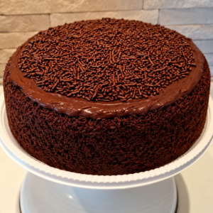 Bolo Piscininha Artesanal de Chocolate com Brigadeiro - Médio