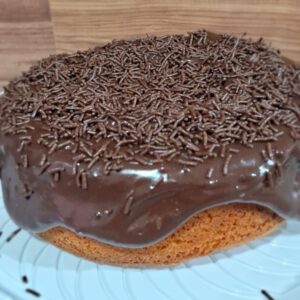 Bolo Vulcão Artesanal de Cenoura com Brigadeiro - Médio