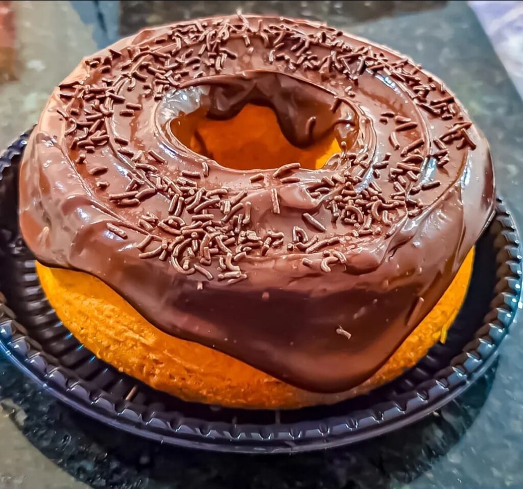Bolo Vulcão Artesanal de Cenoura com Brigadeiro - Pequeno