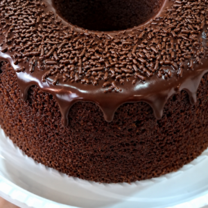 Bolo Vulcão Artesanal de Chocolate com Brigadeiro - Médio