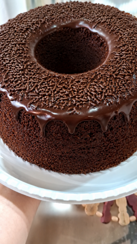 Bolo Vulcão Artesanal de Chocolate com Brigadeiro - Médio