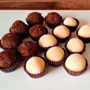 Brigadeiros para Festa (25 un) 15g | Docinho de Festa Artesanal